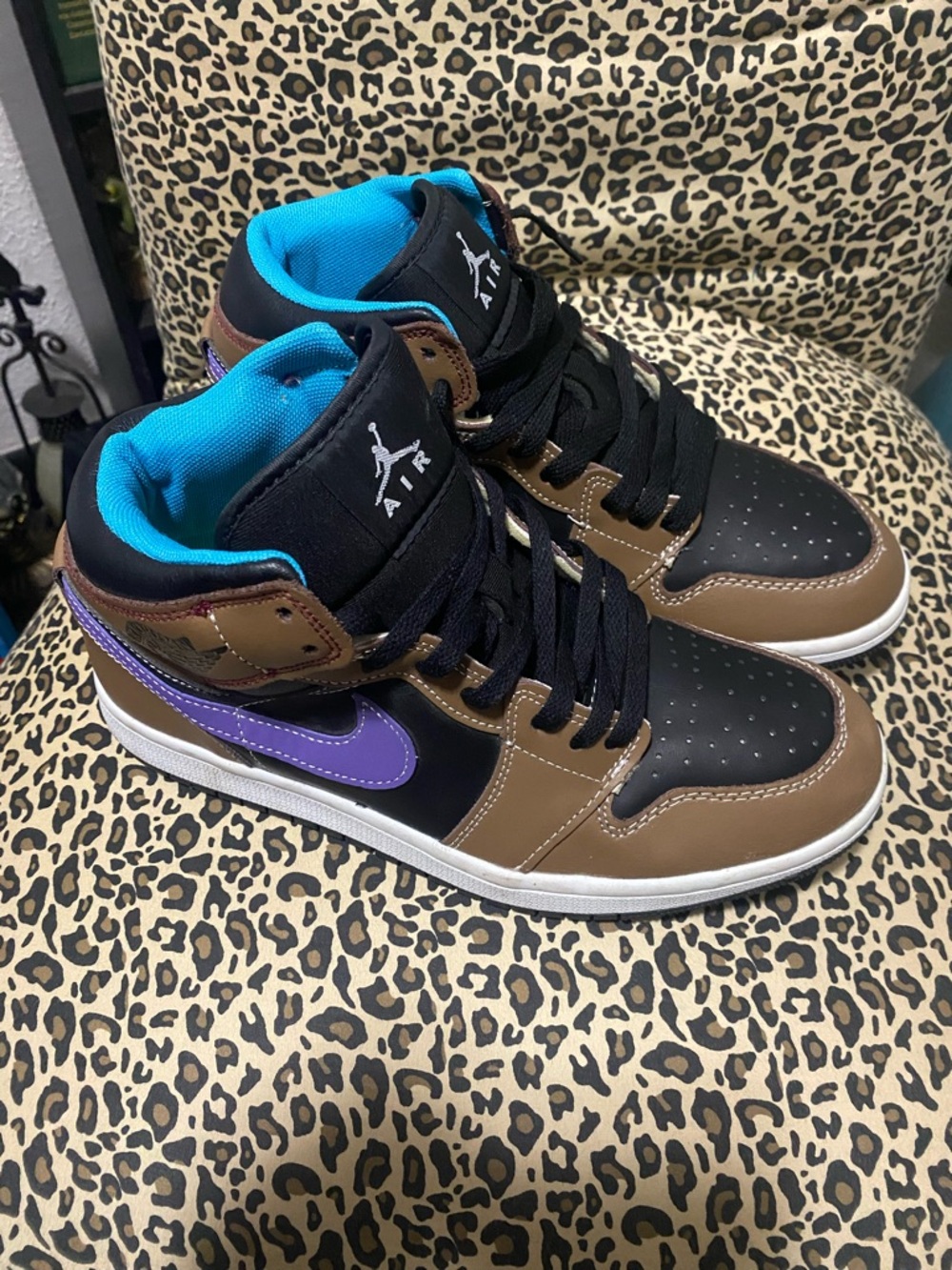 The Jordan Air Jordan 1 Mid "Palomino"